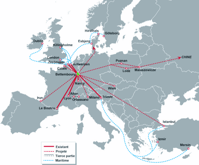 Cette image représente une carte d'Europe avec les liaisons ferroviaires combinées et les connexions vers les ports